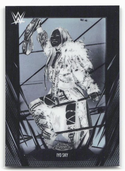 2026 Topps Chrome WWE - Negative Refractor #35 Iyo Sky