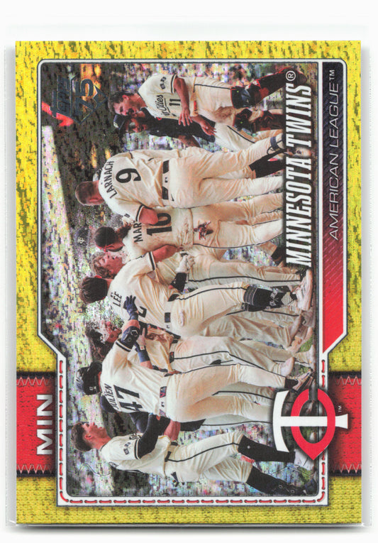 2026 Topps #491 Minnesota Twins Yellow Holo Foil #/399