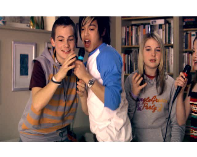 SingStar: Pop | PlayStation 2 | gameplay screenshot | region=North America | source-country= | zypher-v2 | moby-9aa5e7316135 | Data by MobyGames.com