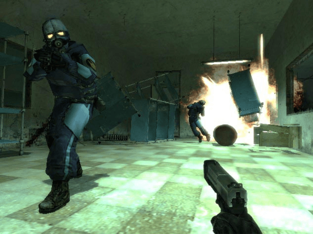 
Half-Life 2 | Xbox | gameplay screenshot 1 | Region: North America | Source: LaunchBox